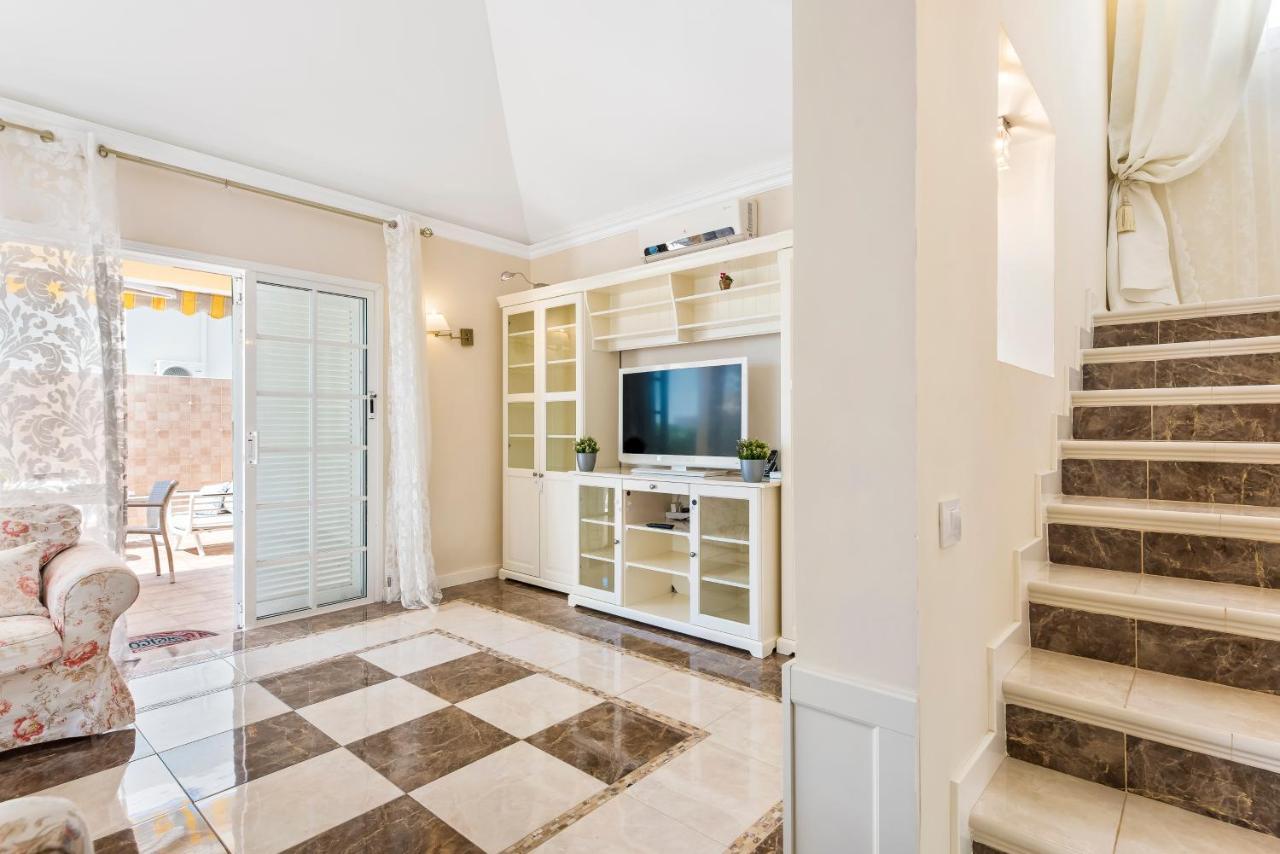 Beautiful Villa Anna With Heated Pool 아데제 외부 사진